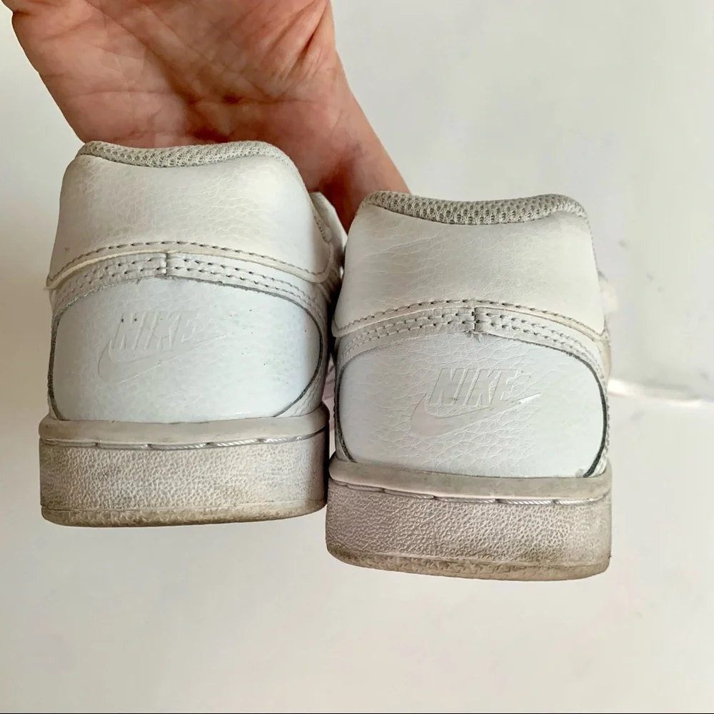 Nike Force white unisex sneakers Size 5.5Y is equivalent to a women’s size 6.5-7
